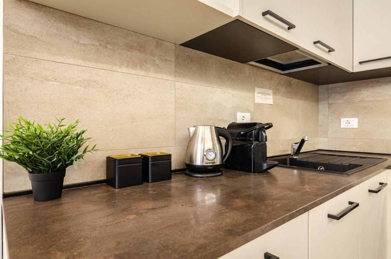 Goito Luxury Apartment, In The Historical Center Bologna Buitenkant foto